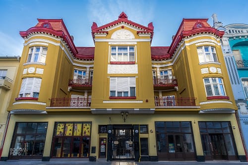 Clădire de pe Calea Republicii